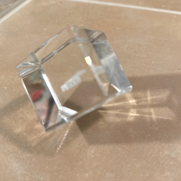 Vintage Guitar Etched Glass Paper weight - Picture 5 of 11